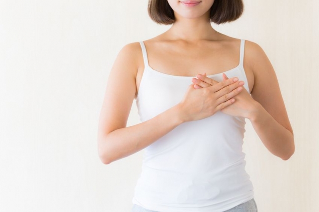 Kontrollieren Sie Ihre Brust regelmässig nach der Periodenblutung